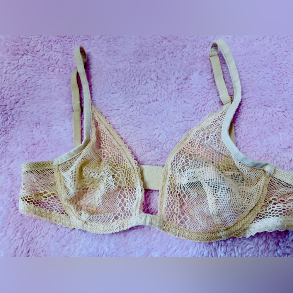 Victoria's Secret Unlined Plunge Beige Neutral Lace Bra Size 32B, EUC